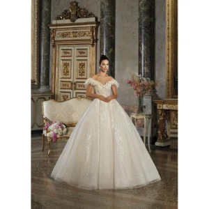 Platinum by Demetrios DP455 menyasszonyi ruha