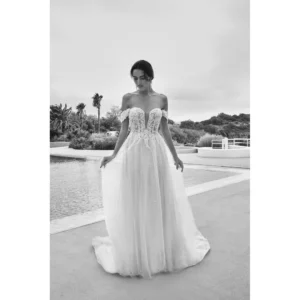 Cosmobella 8131BW menyasszonyi ruha a Regina Conti Esküvői Ruhaszalon kínálatából
