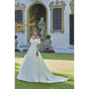 Cosmobella 8161 menyasszonyi ruha a Regina Conti Esküvői Ruhaszalon kínálatából